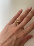 Anillo blanco y dorado de acero inoxidable y arcilla polimérica