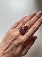 Anillo rosa con doble decoración dorado de acero inoxidable