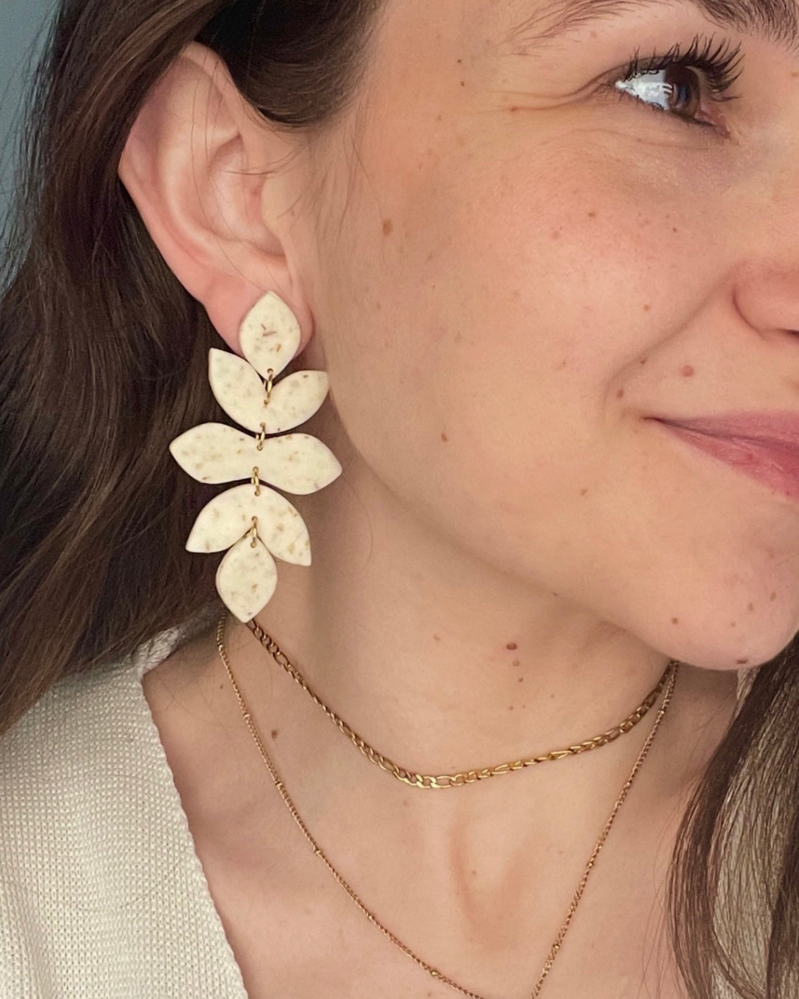 Pendientes artesanales y ligeros de arcilla polimérica y acero inoxidable